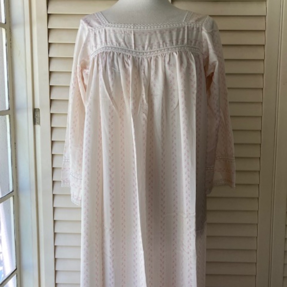 1970's Saks Fifth Avenue Floor Length Nightgown🤍